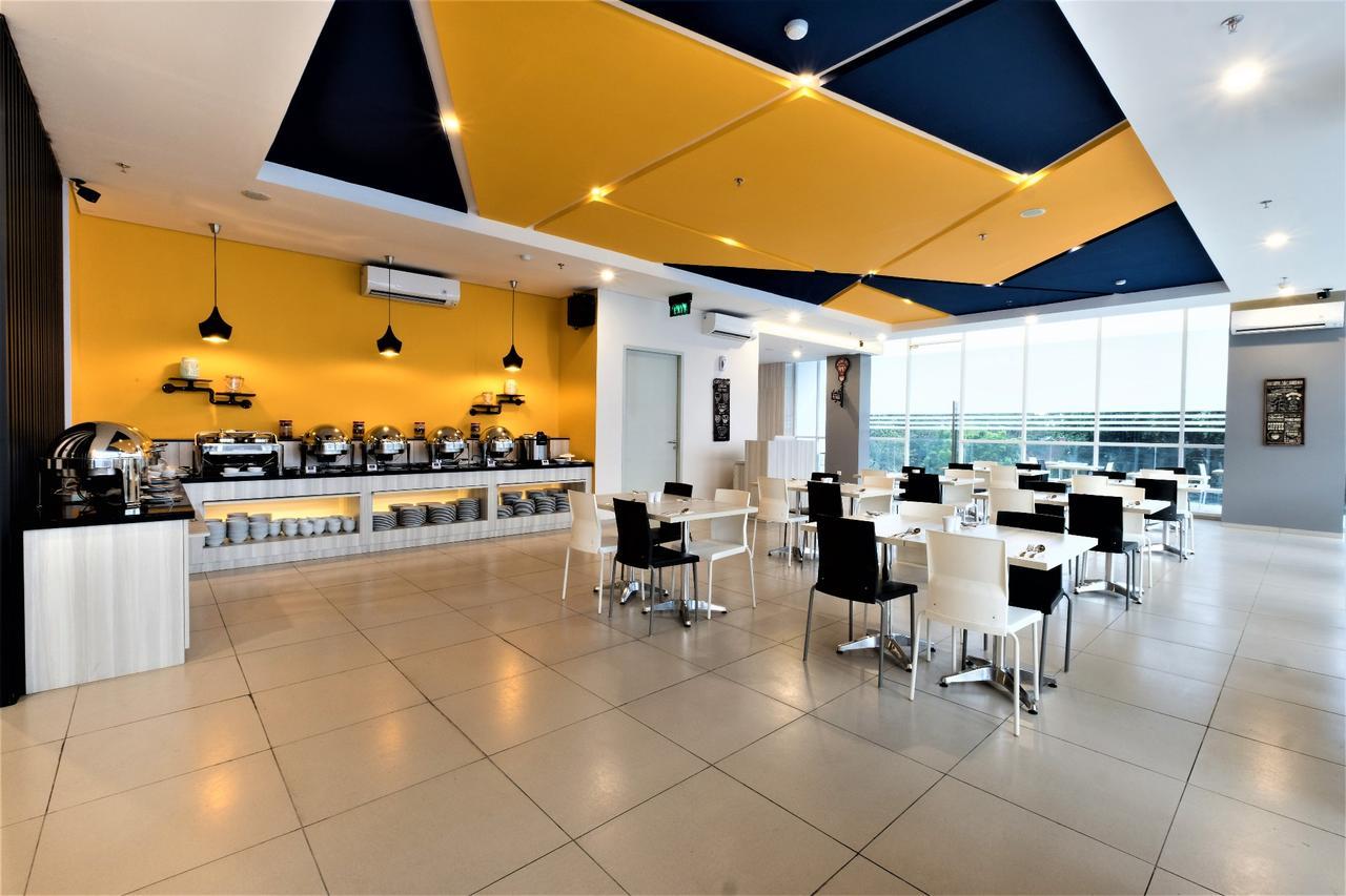 Hotel 88 Bekasi By Wh Exterior photo